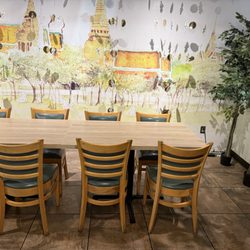 Cafe de Bangkok - Gilbert - Table seating for large group 07/25