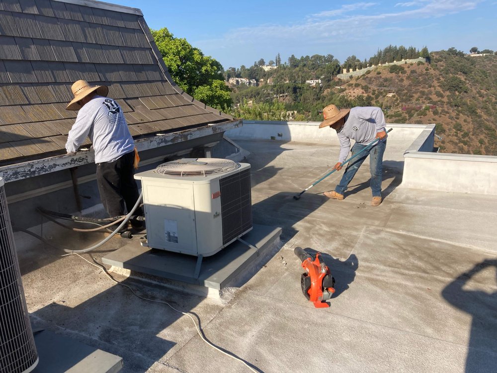 Slide of Wences Roofing Team