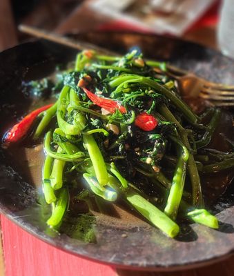 Pii Nong Thai Yonge - Eatery & Experience by null