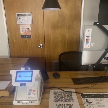 U Street Hostel - Notice there is no staff to check you in for hours at a time - Hostels Near Me - Washington, DC, District of Columbia U Street Hostel - Notice there is no staff to check you in for hours at a time - Hostels Near Me - Washington, DC, District of Columbia