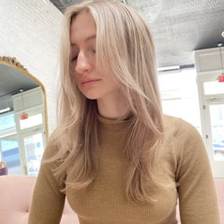 Four One Two Hair - Glowing blonde by Ami Steele insta @ Ami.do.my.hair