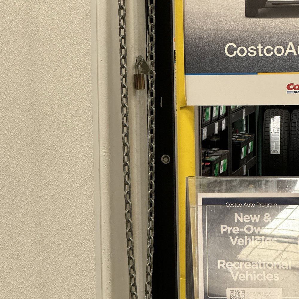 Chain dangling freely next to lock which could have prevented a child from manipulating it as he did and no one said a thing. Chain dangling freely next to lock which could have prevented a child from manipulating it as he did and no one said a thing.