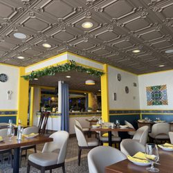 Limoncello Italian Restaurant & Wine Bar - Ambiance