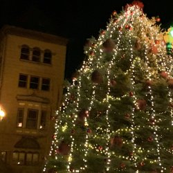Scott County of - No star at the top either. Only red ornaments. WTF?