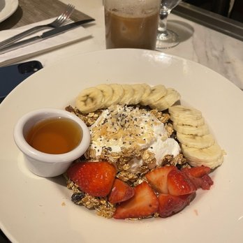 Sarabeth's - Greek Yogurt & Granola - Breakfast & Brunch Near Me - New York, New York