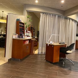 LifeSpa Crosstown - Mani pedi area