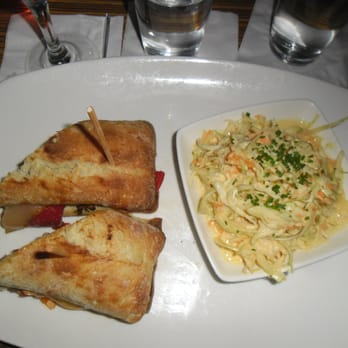 Table 51 - Carnita (pulled pork sandwich) - Bars Near Me - Laval, Quebec