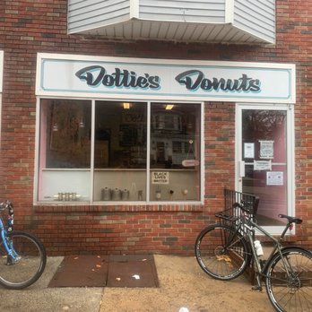 Dottie's Donuts - Front of Dotties Donuts - Cafes Near Me - Philadelphia, Pennsylvania