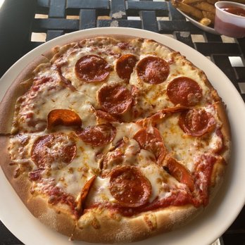 Monte De Oro Winery - Pepperoni pizza - Wineries Near Me - Temecula, California Monte De Oro Winery - Pepperoni pizza - Wineries Near Me - Temecula, California