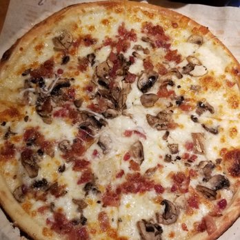 Blaze Pizza - Mushroom and bacon with white sauce - Pizza Near Me - Miami, Florida