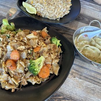 Rice Street Thai - Ancient Pad Thai, Pad See Eew and Dumpling Curry - Asian Fusion Near Me - Bell Gardens, California