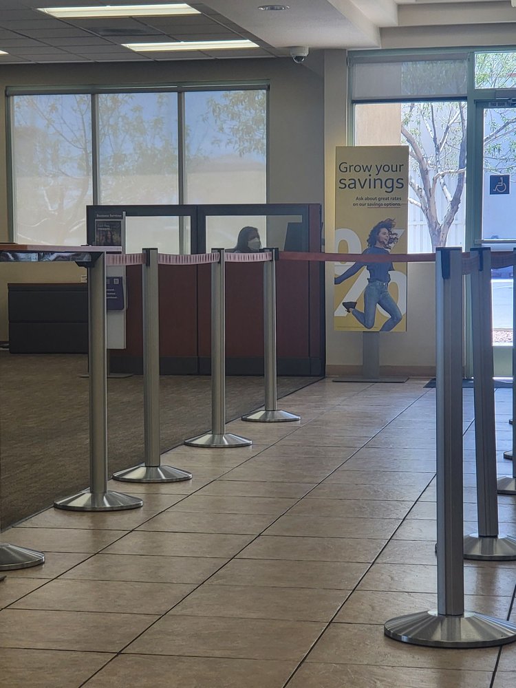 WELLS FARGO BANK Updated October 2024 48 Reviews 7255 S Rainbow