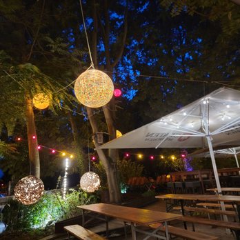 Jäger & Lustig - Outside dining - German Near Me - Berlin, BE