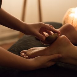 Terre de Jade - Massage indien des pieds au bol Kansu