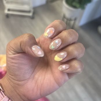 Lumi Nail Studio - Nail Salons Near Me - Pasadena, California