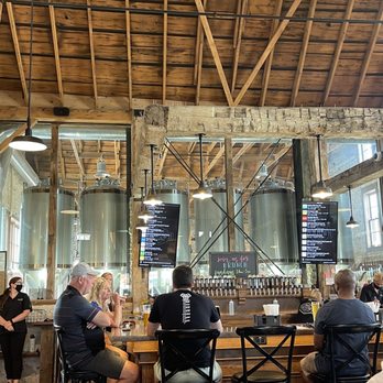 Foxtown Brewing - Brewpubs Near Me - Mequon, Wisconsin