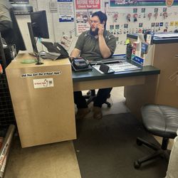 U-Haul Moving & Storage - Santa Rosa - The wanna be Luke Combs who said no trucks but customers who were white getting trucks behind when i had a reservation