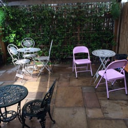 Patisserie Sainte Anne - Lovely backyard