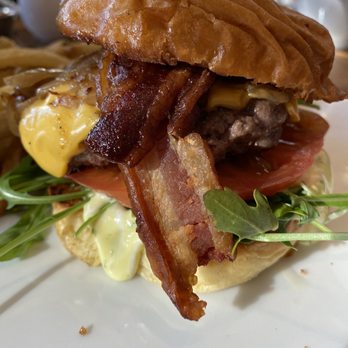 ninetwentyfive - Ninetwentyfive Brick Burger* - Bars Near Me - Wayzata, Minnesota ninetwentyfive - Ninetwentyfive Brick Burger* - Bars Near Me - Wayzata, Minnesota