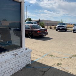 Avis - The side of the building where you have to stand and wait for your turn