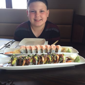 Blu Karma - Hawaiian maki, black dragon maki and snow mountain maki - Asian Fusion Near Me - Danvers, Massachusetts Blu Karma - Hawaiian maki, black dragon maki and snow mountain maki - Asian Fusion Near Me - Danvers, Massachusetts