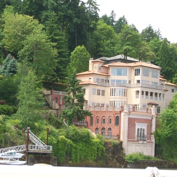 Willamette River - Gorgeous mansions with their own prop-planes on the river line the Williamette near Portland. - Local Flavor Near Me - Portland, Oregon Willamette River - Gorgeous mansions with their own prop-planes on the river line the Williamette near Portland. - Local Flavor Near Me - Portland, Oregon