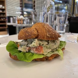 Pesto chicken sandwich