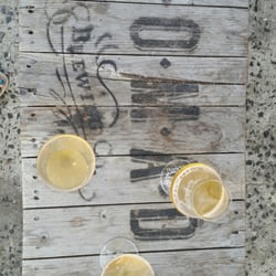 Nomad brewing Co. - Beers outside