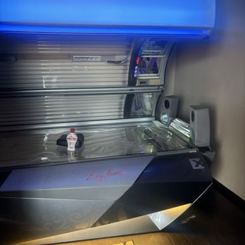 Tropical Tan - Kirkland - super clean tanning bed! amazing - Tanning Beds Near Me - Kirkland, Washington Tropical Tan - Kirkland - super clean tanning bed! amazing - Tanning Beds Near Me - Kirkland, Washington