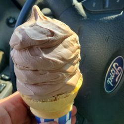 Jr's Dari Sweet - Small Twist Cone - yum!