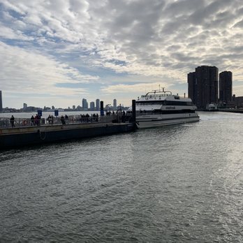 Seastreak Ferry - Ferries Near Me - New York, New York
