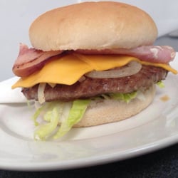 Mama Jo's - Classic bacon cheeseburger