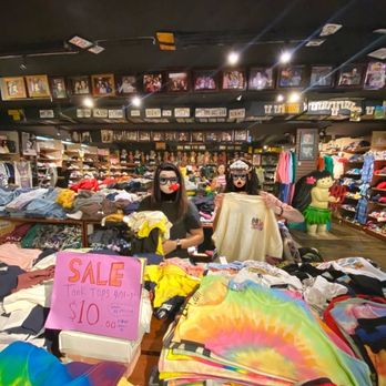 88 Tees - a wide array of island stuff - Women's Clothing Near Me - Honolulu, Hawaii