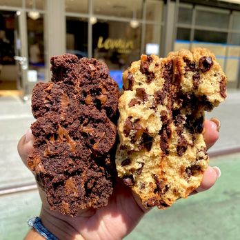 Levain Bakery - Williamsburg, Brooklyn - Double chocolate chip and chocolate chunk cookie - Bakeries Near Me - Brooklyn, New York Levain Bakery - Williamsburg, Brooklyn - Double chocolate chip and chocolate chunk cookie - Bakeries Near Me - Brooklyn, New York
