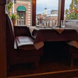 Molly's Restaurant & Bar - Nice seating