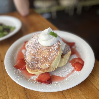 Cream Pot - Strawberry Soufflé pancake - Breakfast & Brunch Near Me - Honolulu, Hawaii Cream Pot - Strawberry Soufflé pancake - Breakfast & Brunch Near Me - Honolulu, Hawaii