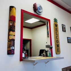 Pele's Catalytic Converters & More - Front desk.