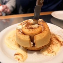 Sunshine Café - Cinnamon roll