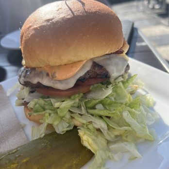 Hennessey's Tavern - Dublin Burger - Irish Pub Near Me - Manhattan Beach, California Hennessey's Tavern - Dublin Burger - Irish Pub Near Me - Manhattan Beach, California
