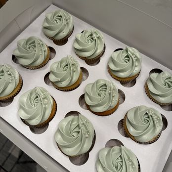 Mini Desserts Catering - Vanilla cupcakes filled with raspberry jam and topped with vanilla buttercream - Desserts Near Me Mini Desserts Catering - Vanilla cupcakes filled with raspberry jam and topped with vanilla buttercream - Desserts Near Me