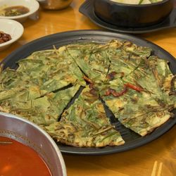 Jinju Gomtang - Buchu Jjeon