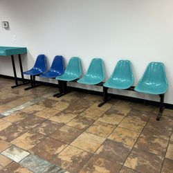 Cedar Grove Laundromat - good amount of seating