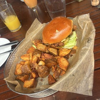 River Roast - Chicken Sandwich Brunch Plate - American Near Me - Chicago, Illinois River Roast - Chicken Sandwich Brunch Plate - American Near Me - Chicago, Illinois