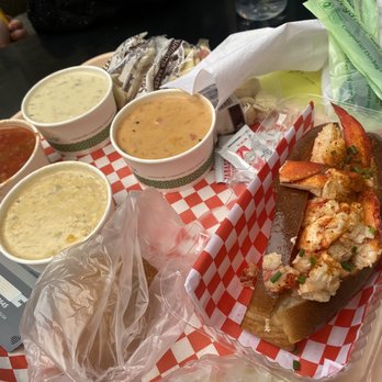 Pike Place Chowder - Chowder sampler and lobster roll - Seafood Near Me - Seattle, Washington Pike Place Chowder - Chowder sampler and lobster roll - Seafood Near Me - Seattle, Washington