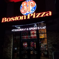 Boston Pizza - Entrance at night