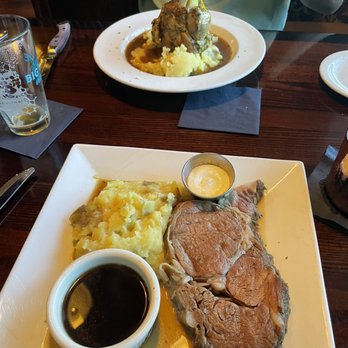 Back Room Steakhouse - Prime Rib and lamb shank dinners - Steakhouses Near Me - Apopka, Florida