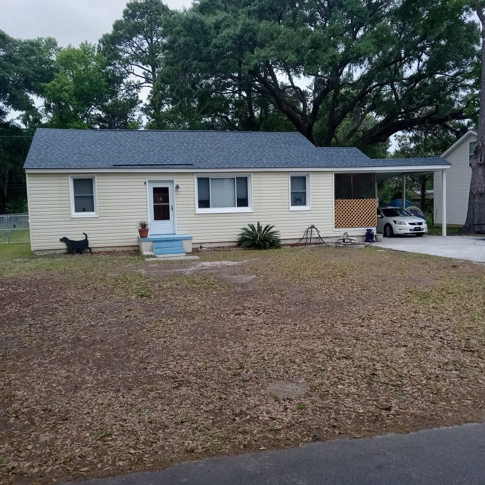 Slide of Savannah River Roofing Siding & Gutters