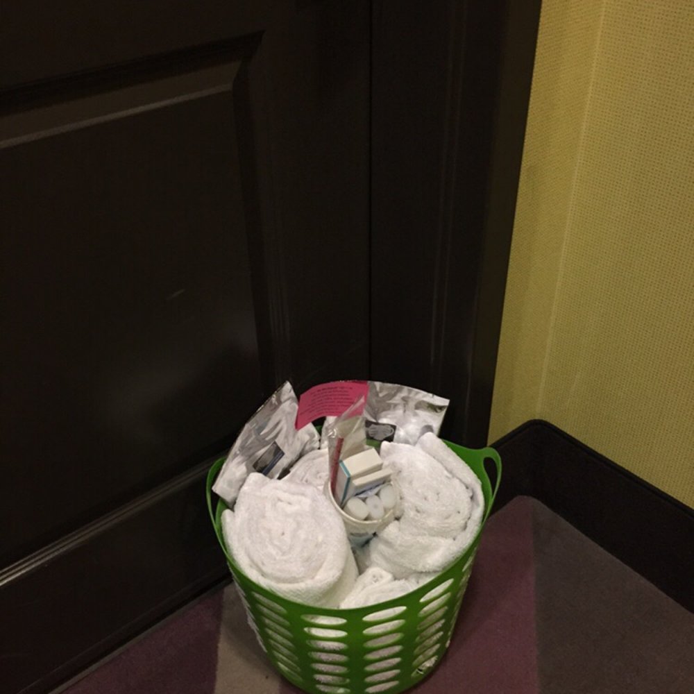Towel and sundries service for Do Not Disturb guest
