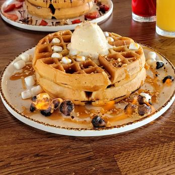 Madres Brunch - Breakfast & Brunch Near Me - Bellflower, California