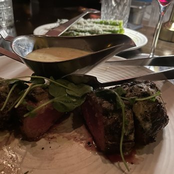 J Carver’s - 10 oz center cut with bearnaise sauce - Steakhouses Near Me - Austin, Texas
